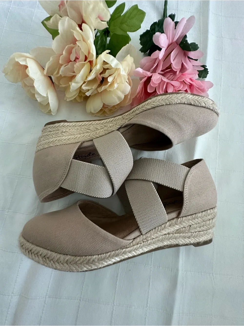 Life Stride BRAND NEW Beige Elastic Crossover Espadrille Wedges